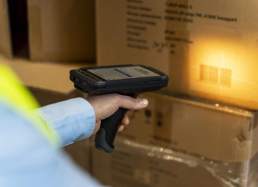 Beneficios de la Gestión de Inventarios Automatizada para PYMES
<a href="https://www.freepik.com/free-photo/close-up-scanning-box_13450095.htm#fromView=search&page=2&position=11&uuid=52e80892-8868-4653-8a20-24f70f500e22">Image by freepik</a>